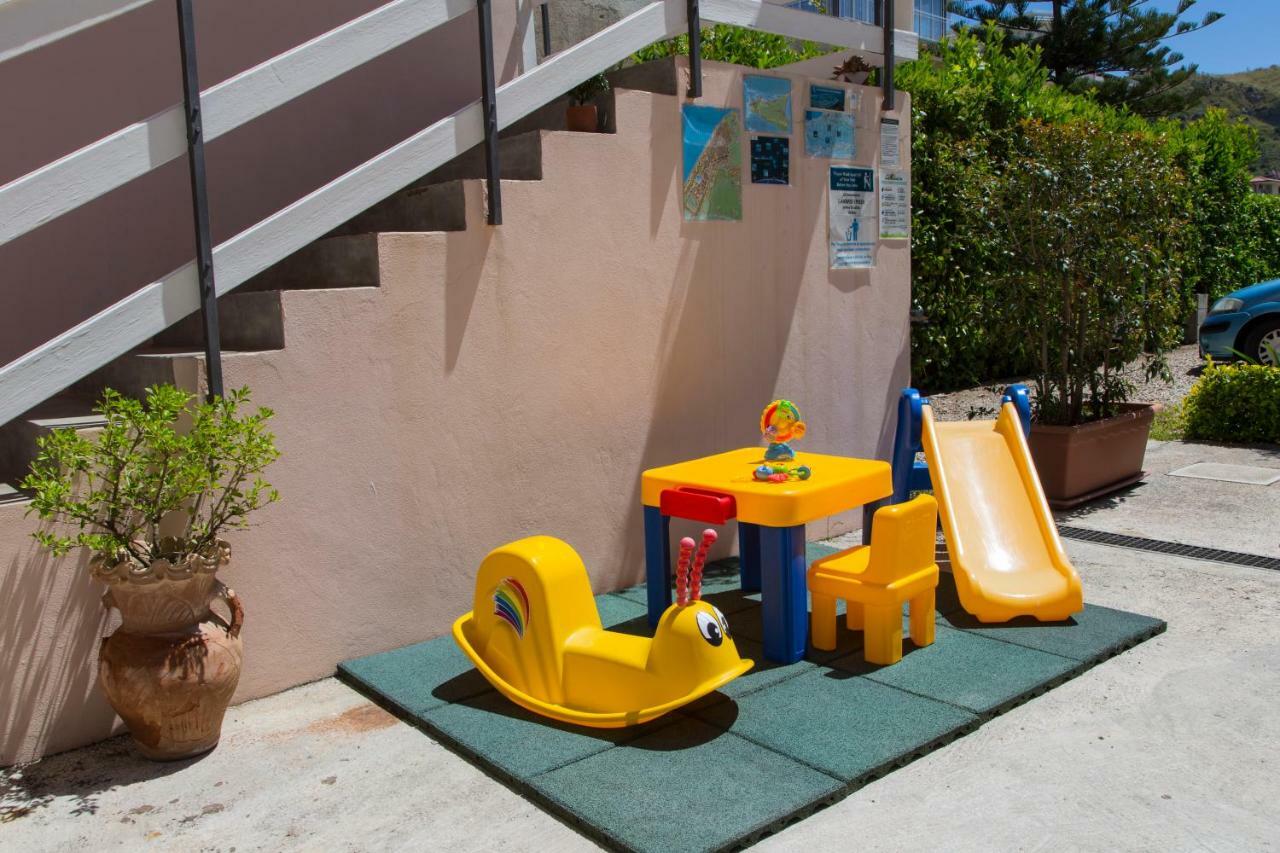 Appartamenti Vacanze Mareemare Capo dʼOrlando Exteriér fotografie